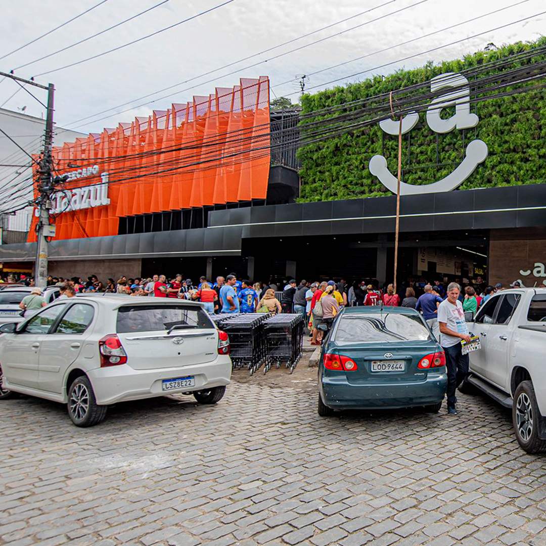 Fachada e ambientação Serra Azul Centro