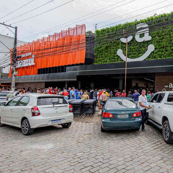 Fachada e Ambientação Serra Azul Centro